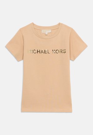 Beež lühikeste varrukatega T-särk ümmarguse kaelusega, rinnal valgel taustal särava kuldse "MICHAEL KORS" tekstiga.