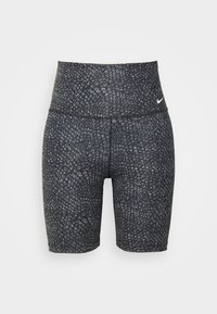 Mustat urheilushortsit, joissa on teksturoitu, matelijamainen kuvio. Korkea vyötärö, istuva siluetti ja pieni logotunnus sivulla.