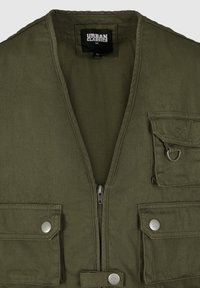 Oliwkowa kamizelka z zamkiem z przodu, dekoltem w serek, dwiema kieszeniami na piersiach i detalem w kształcie obrączki. Wykonana z trwałego materiału o gładkiej fakturze.