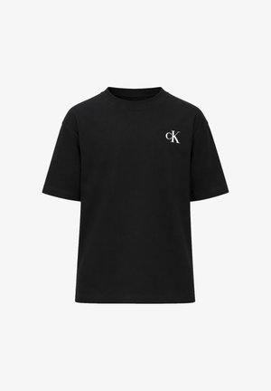 T-shirt nera a maniche corte con scollo rotondo e logo bianco "cK" sul petto sinistro.