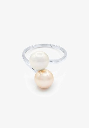Bague ouverte en argent ornée d'une perle blanche et d'une perle pêche clair placées en vis-à-vis.