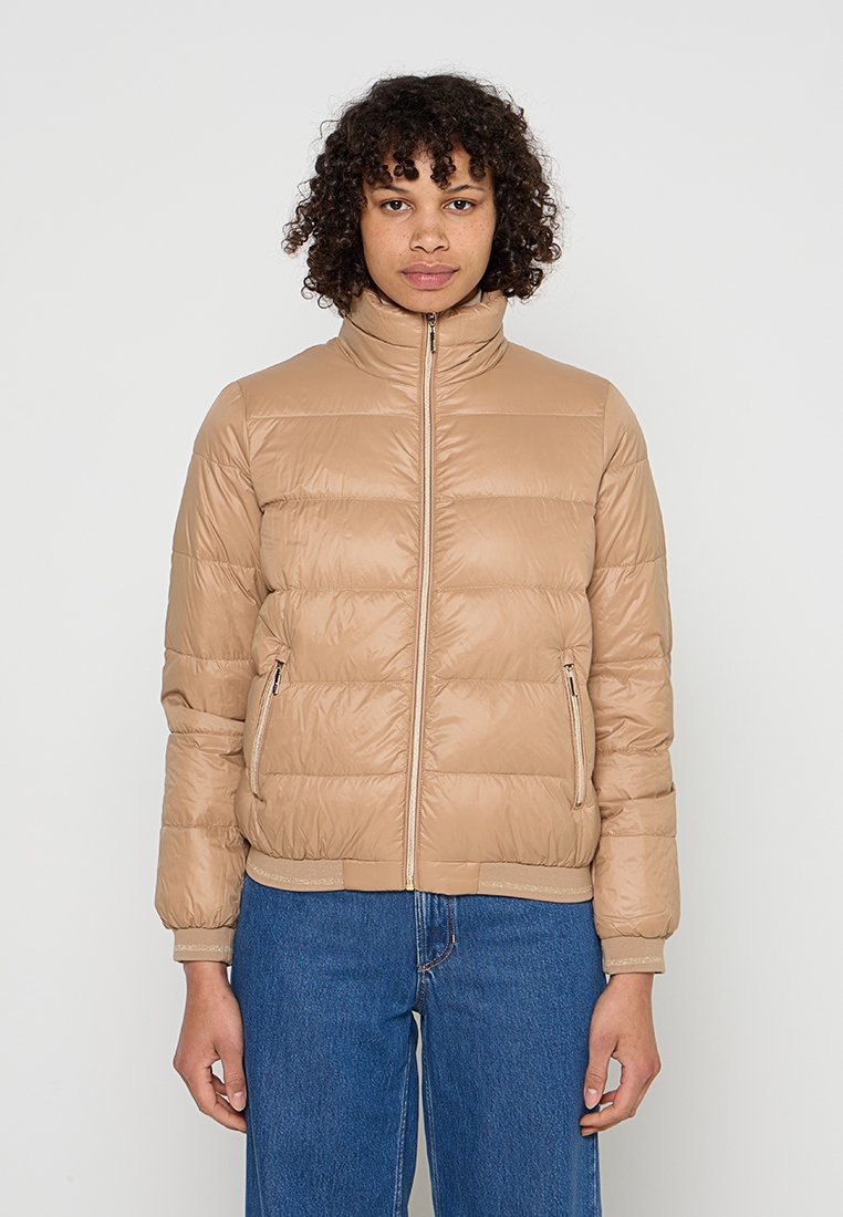 comma Gewatteerde jas beige