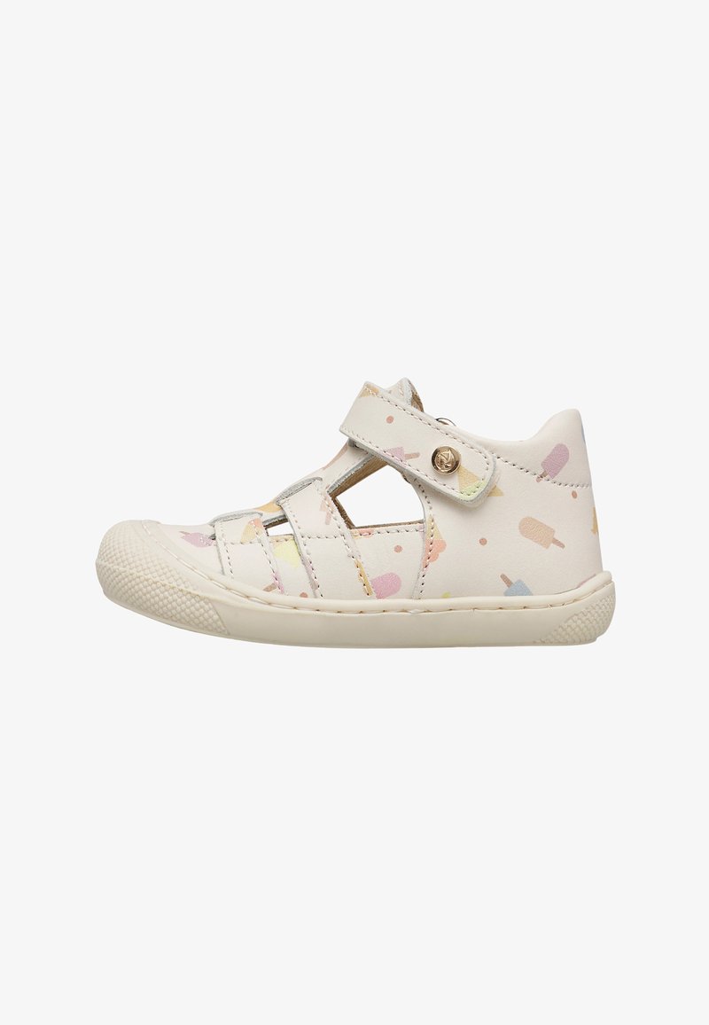Sandale pour tout-petit blanche avec bride en Velcro, semelle en caoutchouc et motif pastel de crème glacée et sucette sur tige en cuir.