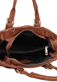 Bruine suède handtas met een ritssluiting, twee binnencompartimenten, gouden hardware en gestructureerde handvatten. Zwarte voering zichtbaar aan de binnenkant.