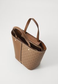 MICHAEL Michael Kors FLORA SM XBODY - Handtasche - dark caramel
