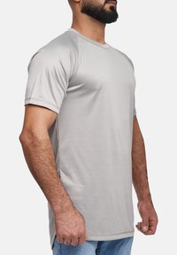 Elara FITNESS  RUNDHALSSCHITT - T-shirt basic - hellgrau