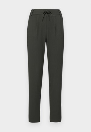 Calças justas de cor verde-escuro com cintura elástica, apresentando pregas e um tecido texturizado. Ajuste suave e justo, sem bolsos.