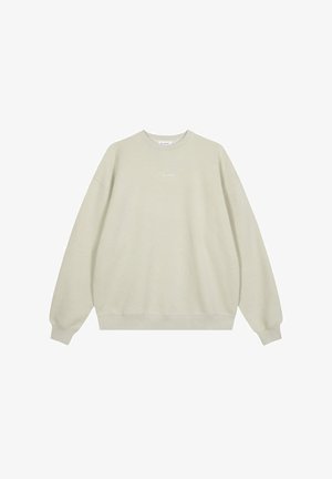 Svetlosivý sveter z jemnej bavlny s okrúhlym výstrihom a voľným strihom. Tlačený nápis "ON APRIL" v bielej farbe na hrudi.