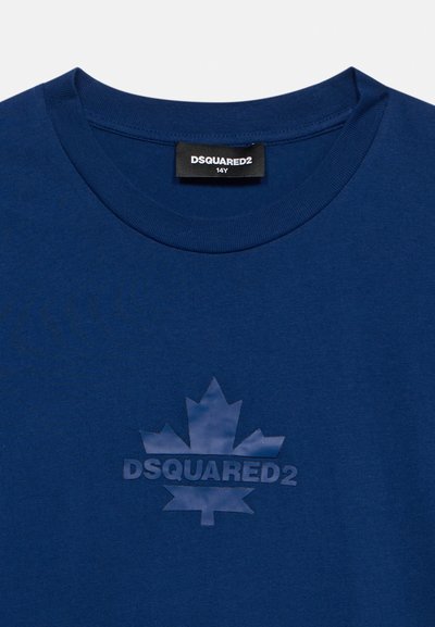 Μπλε σκούρο T-shirt με στρογγυλή λαιμόκοψη, με ανάγλυφο φύλλο σφενδάμου και λογότυπο DSQUARED2, ετικέτα μεγέθους με την ένδειξη 14Y στο εσωτερικό του γιακά.