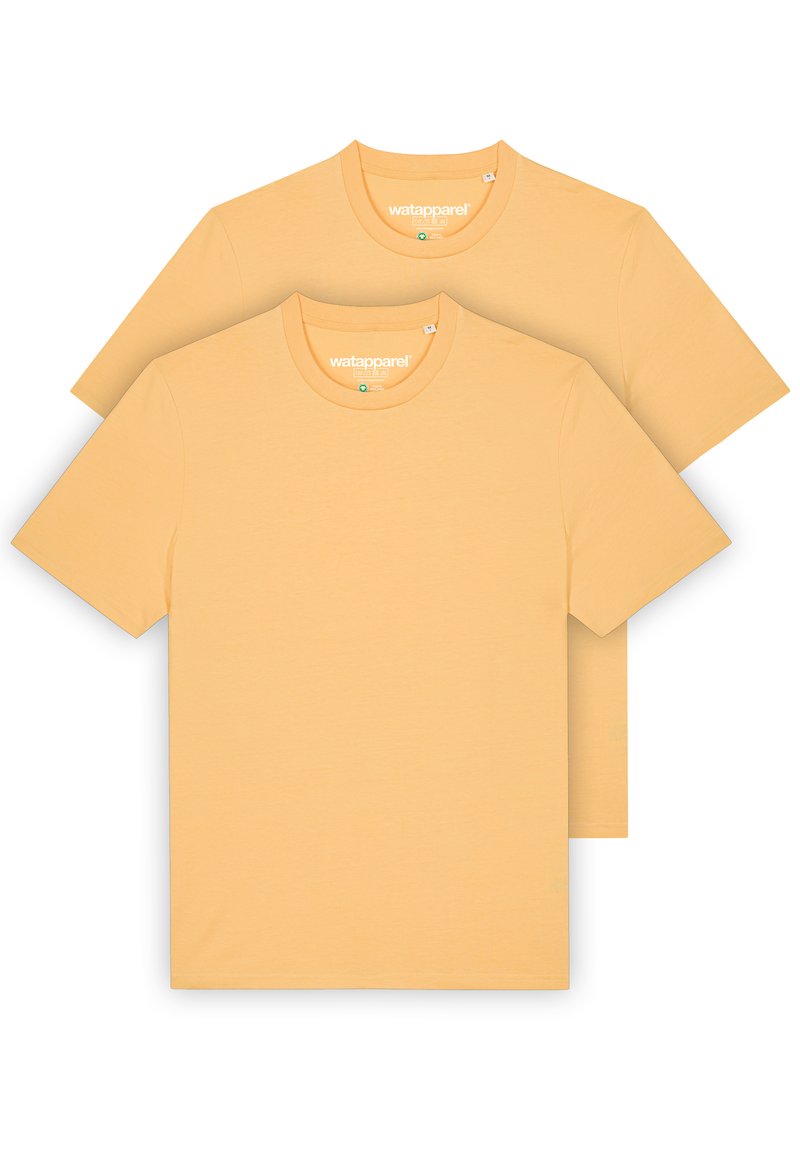 Twee T-shirts met korte mouwen van lichtgele stof, met een klassieke ronde hals en een gladde, egale textuur.