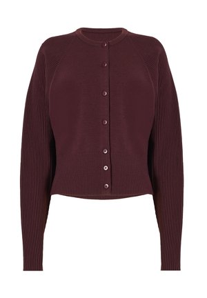 Cardigan color marrone scuro con maniche e orlo a coste, collo rotondo e cinque bottoni sul davanti. Texture liscia su tutta la superficie.