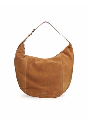 Borsa hobo in camoscio marrone con una tracolla regolabile e piccolo logo metallico nella parte inferiore centrale.