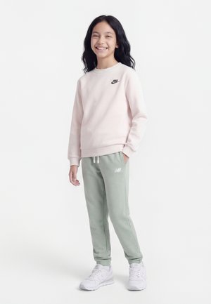 New Balance GIRLS SMALL LOGO - Tracksuit bottoms - mosaic green