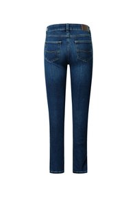 Jeans de mezclilla de altura media en azul oscuro. Cuenta con un cierre de cremallera, dos bolsillos traseros con detalles de costura y una etiqueta de cuero en la cinturilla.