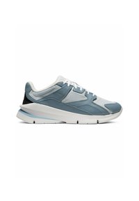 Blaue und weiße Sportsneaker mit einer strukturierten Oberseite, Mesh-Akzenten, dicker Sohle und kontrastierendem schwarzen Fersenbereich. Elegantes, modernes Design.