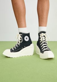 CHUCK 70 DE LUXE WEDGE - Aukšto profilio sportbačiai - black/egret