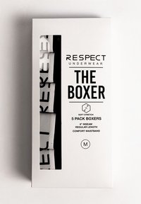 Öt darab közepes fiú férfi boxer alsó egy dobozban, puha rugalmas anyagból, 6 hüvelyk belső lábszárral, normál hosszúsággal és kényelmes derékrésszel, a "Respect Underwear" márkától.