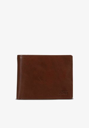Portefeuille bifold en cuir marron avec coutures visibles et logo de la marque en relief dans le coin inférieur droit, présenté fermé sur un fond blanc.
