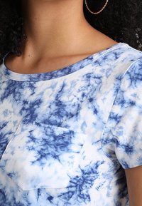 Hollister Co. Triko s potiskem - red