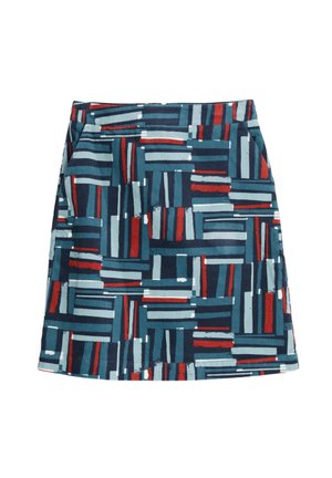 Sukně s modro-červeným vzorem, která obsahuje obdélníkové tvary, texturovanou tkaninu a plochý design pasu se bočními kapsami.