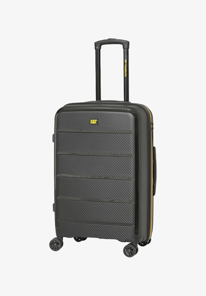 Valise noire rigide avec une texture rainurée, accents jaunes, poignée rétractable à double tube et quatre roulettes pivotantes pour la mobilité.