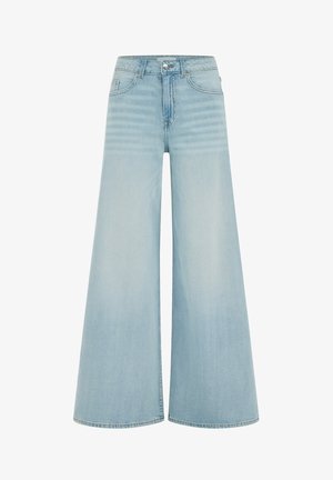 Hellblaue Jeans mit weitem Bein, vorn mit Knopf- und Reißverschluss, Vordertaschen sowie dezentem Farbverlauf an den Oberschenkeln.