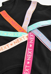 Next BRIGHT ELASTIC 7 PACK - Fecskék - black