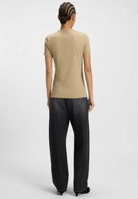 BOSS ELOGO - T-shirts print - brown twelve
