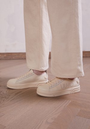 Zapatillas - off-white