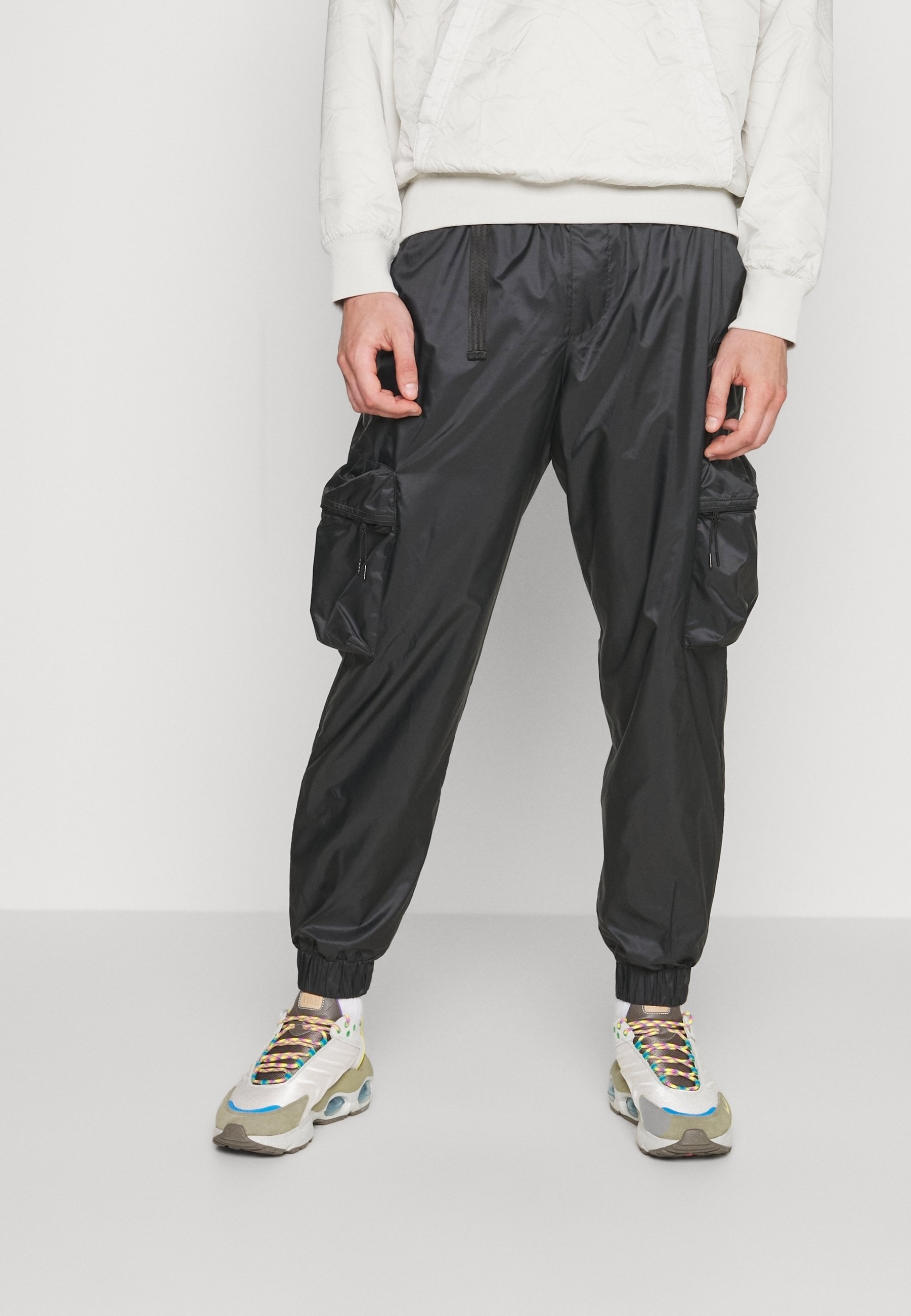 Nike Sportswear Cargo trousers - black - (Pre-owned) - Zalando.ie