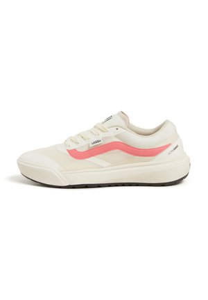 Zapatillas deportivas beige con parte superior de malla texturizada, raya lateral rosa, cuello acolchado y suela de goma negra. Presenta una puntera y cordones blancos.