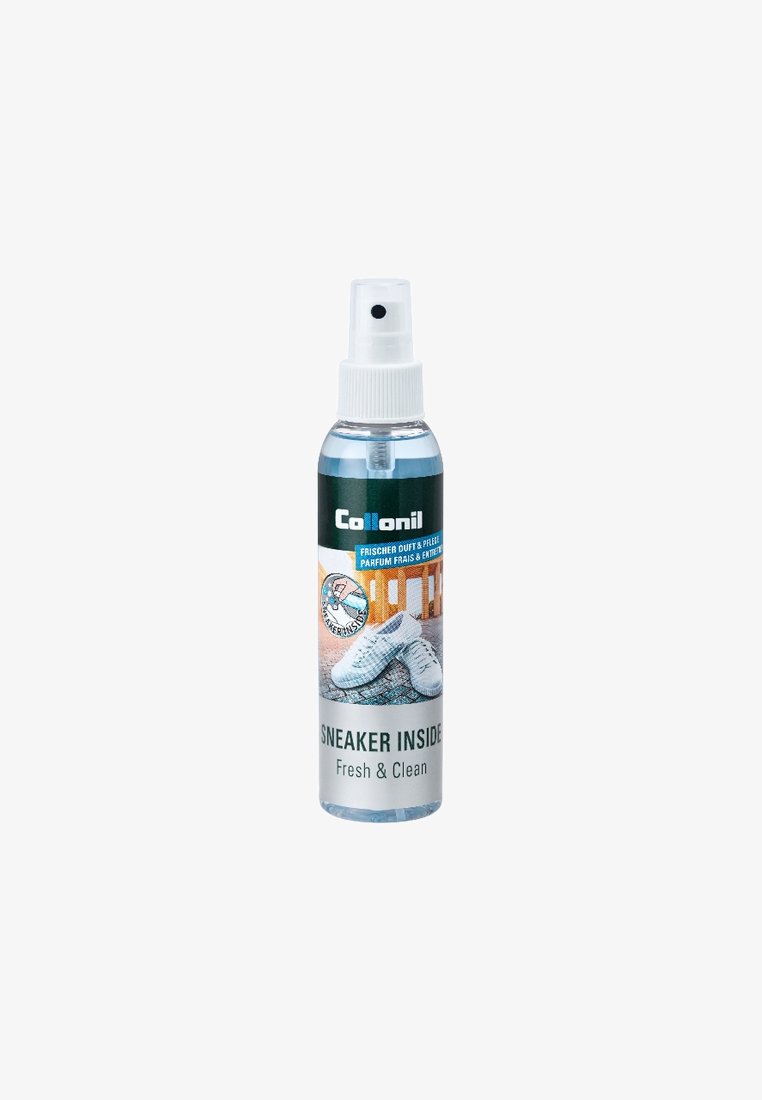 Colloil Sneaker-Sprayflasche, aus klarem Kunststoff mit einer weißen Sprühdüse, verfügt über ein grün-blaues Etikett mit dem Text "Sneaker Inside Fresh & Clean."