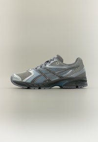Επιλέχθηκε, cement grey/obsidian grey