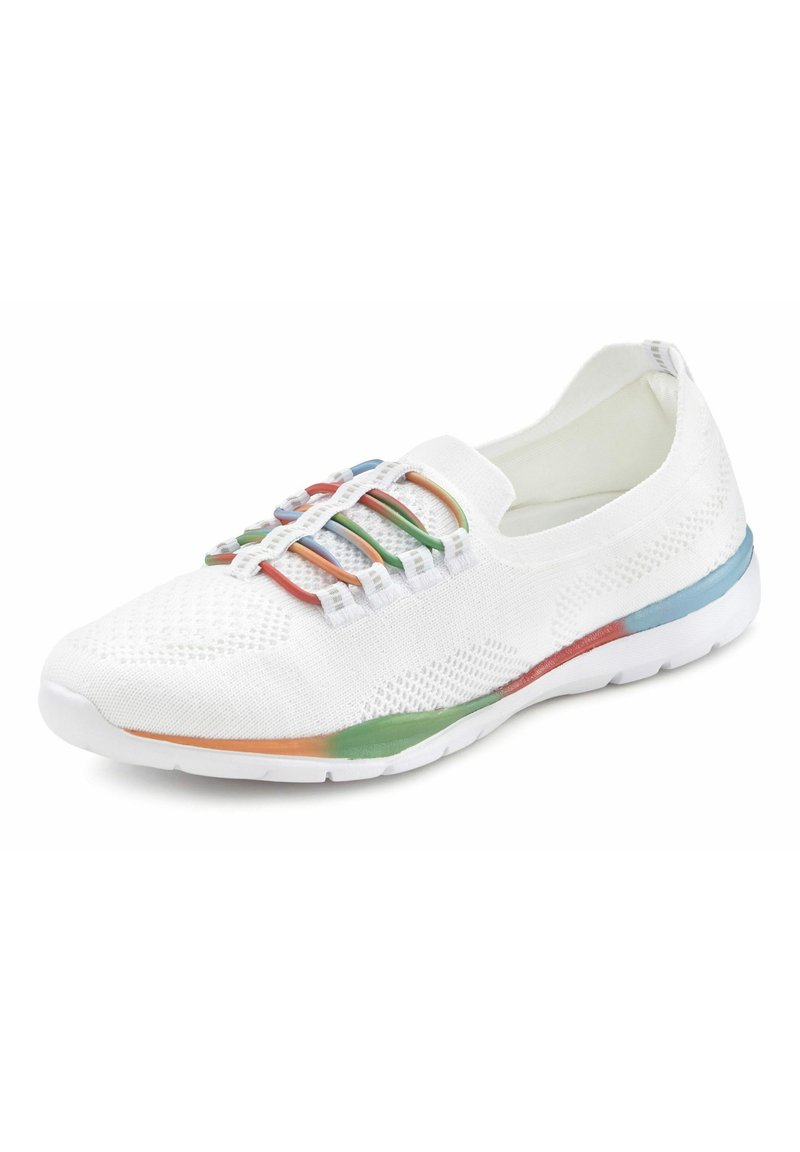 Sneaker bianca in maglia con una tomaia texturizzata, dotata di lacci elastici multicolori e un accentuato suola multicolore, che offre flessibilità e traspirabilità.