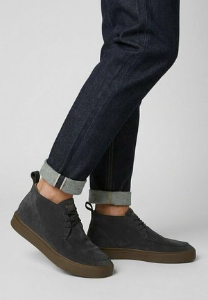 Blackstone, RUBY JERRIK - CG180 - CHUKKA - Sportlicher Schnürer - bitumen