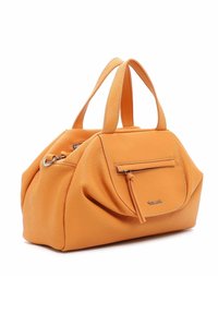 Sac à main en cuir orange avec doubles poignées, poche zippée à l'avant et surface lisse texturée, incliné sur fond blanc.