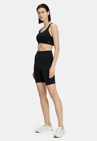 On MOVEMENT - Retuusid - black