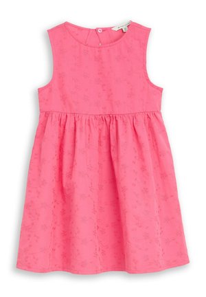 Robe rose sans manches pour tout-petit avec des motifs floraux délicats, encolure ronde, taille froncée et fermeture par bouton au dos.