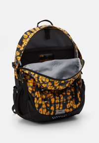 The North Face BOREALIS CLASSIC - Laisvalaikio kuprinė - brown/black