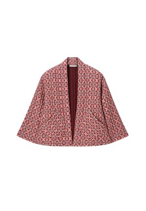 Veste courte à motif floral rose et bordeaux, manches larges et poches plaquées devant, style ouvert devant.