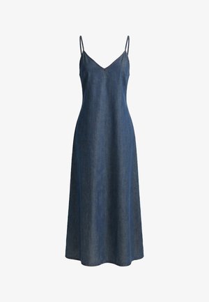 Mouwloze donkerblauwe denim midi-jurk met dunne spaghetti bandjes en een V-hals, getoond tegen een eenvoudige witte achtergrond.