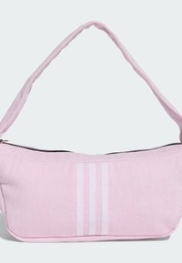 Sac en tissu rose clair avec une fermeture éclair et une bandoulière, présentant trois rayures blanches parallèles sur un côté et une texture de surface lisse.