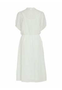 Robe midi blanche avec manches ballons, taille cintrée, motif chevron subtil et fermeture par boutons dans le dos au niveau de l'encolure.