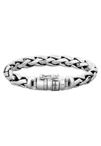 Sølv rustfrit stål armbånd med en flettet design og en sikker lås. Glat tekstur med poleret overflade og logo-detalje.