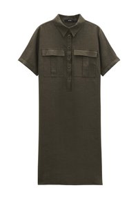 Robe en lin vert olive avec un col, des manches courtes, une fermeture à boutons sur le devant et deux poches sur la poitrine. Forme rectangulaire.