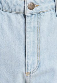 Unselected, ice blue