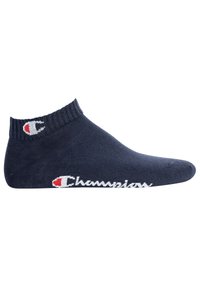 Marineblaue Socke mit einem niedrig geschnittenen Design, geripptem Bündchen und weißem gesticktem "Champion"-Logo an der Seite. Glatte Textur, flexibles Material.