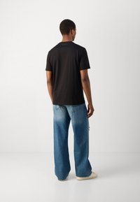 Antony Morato REGULAR FIT WITH MATT AND FLOCK - Printtipaita - black