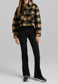 Bershka Tunn jacka - brown