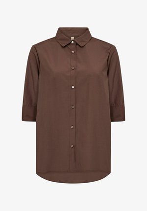 Brązowa koszula z guzikami, z kołnierzykiem, rękawami do łokcia i gładką teksturą. Posiada prosty dół i dopasowane akcenty guzików.